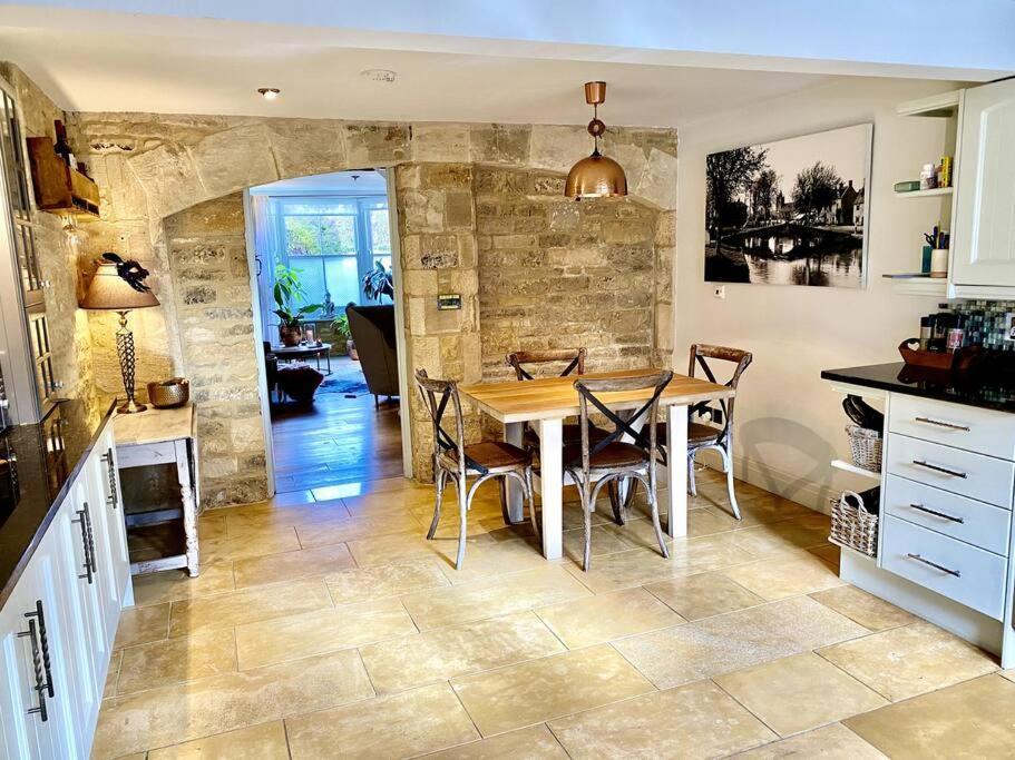 Historic Cotswold Chic Style For Uk Staycation Bourton-on-the-Water Dış mekan fotoğraf